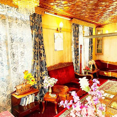 Lake Victoria Houseboats Bed & Breakfast Srīnagar Dış mekan fotoğraf