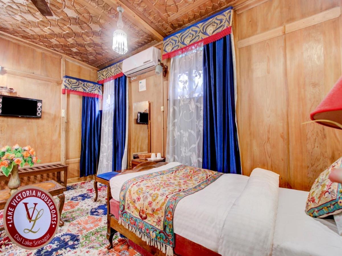 Lake Victoria Houseboats Bed & Breakfast Srīnagar Dış mekan fotoğraf